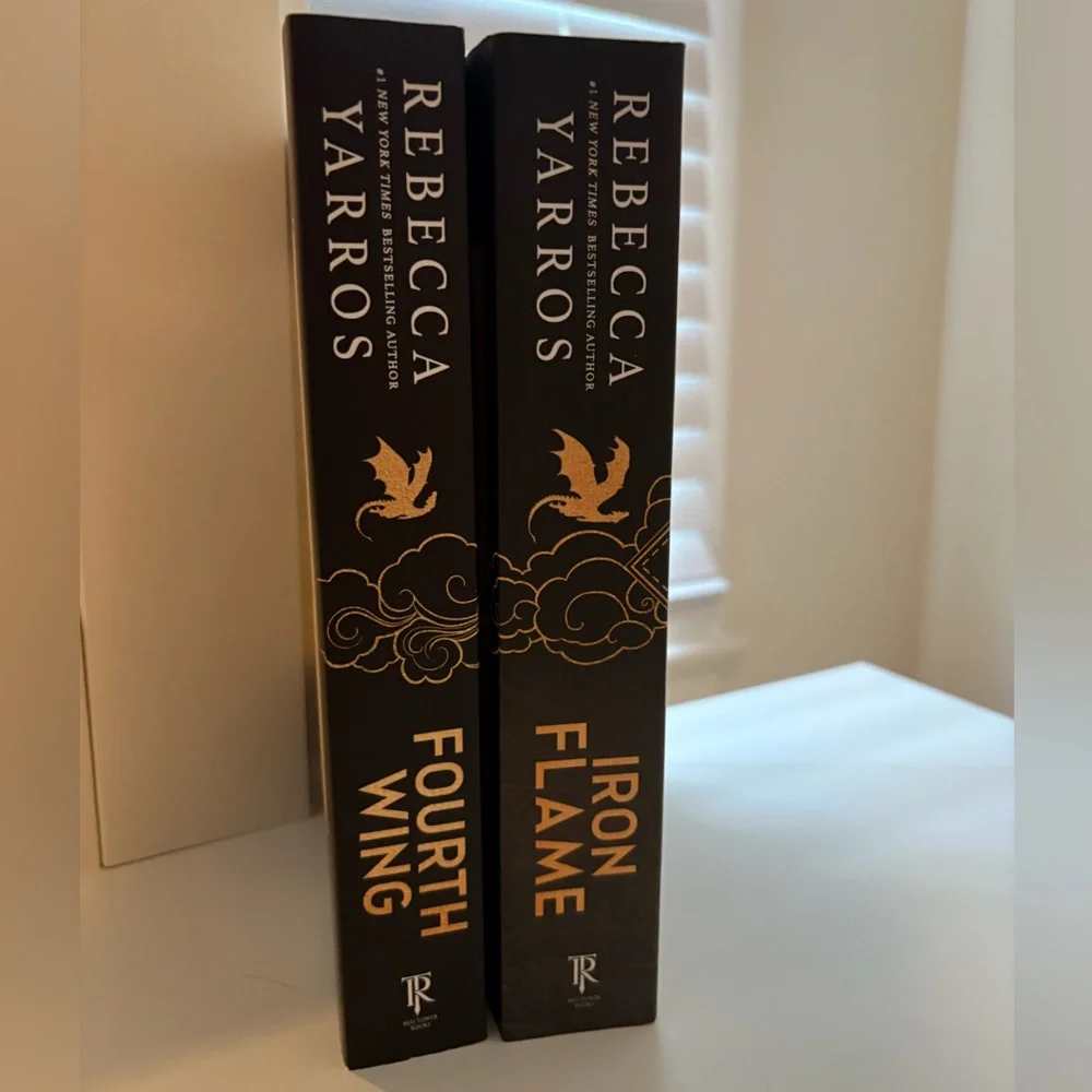 3 item bundle! Shadow Collection Fourth Wing and Iron Flame Books and keychain